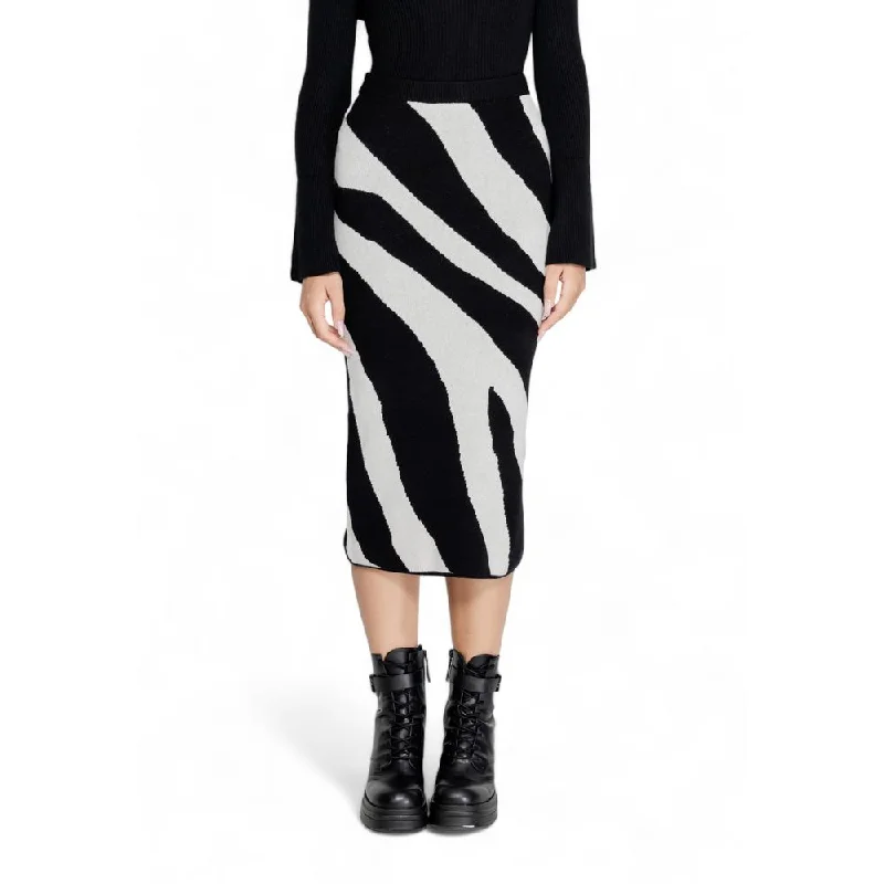 Women's Checkered SkirtsVero Moda  Viscose Women's Skirt