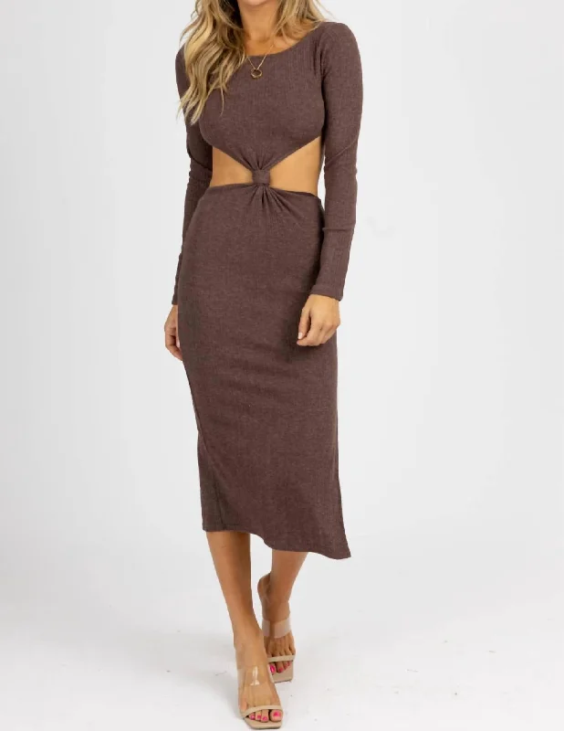 Women's Sweetheart-Neck DressesLong Sleeve Front Twist Midi Dress In Chocolate